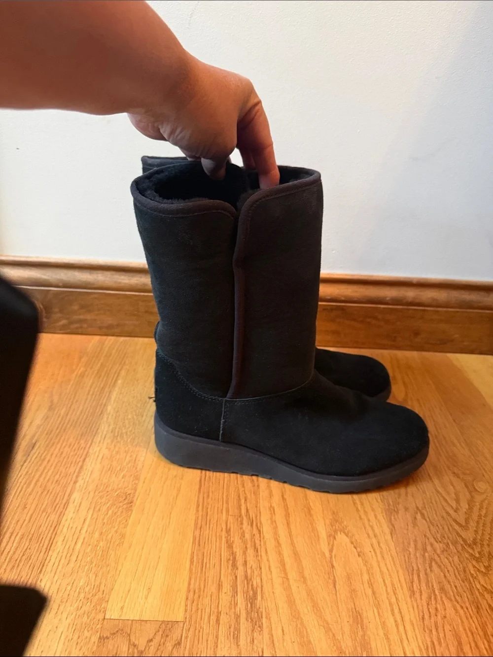 UGG Amie Classic Wedge Boot Water-Resistant Black Suede Plush Sheepskin Lining 9